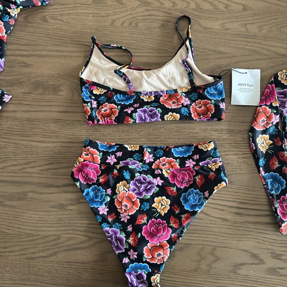 Mott50 Mommy & Me Family Matching bathing suit - Picture 4 of 7